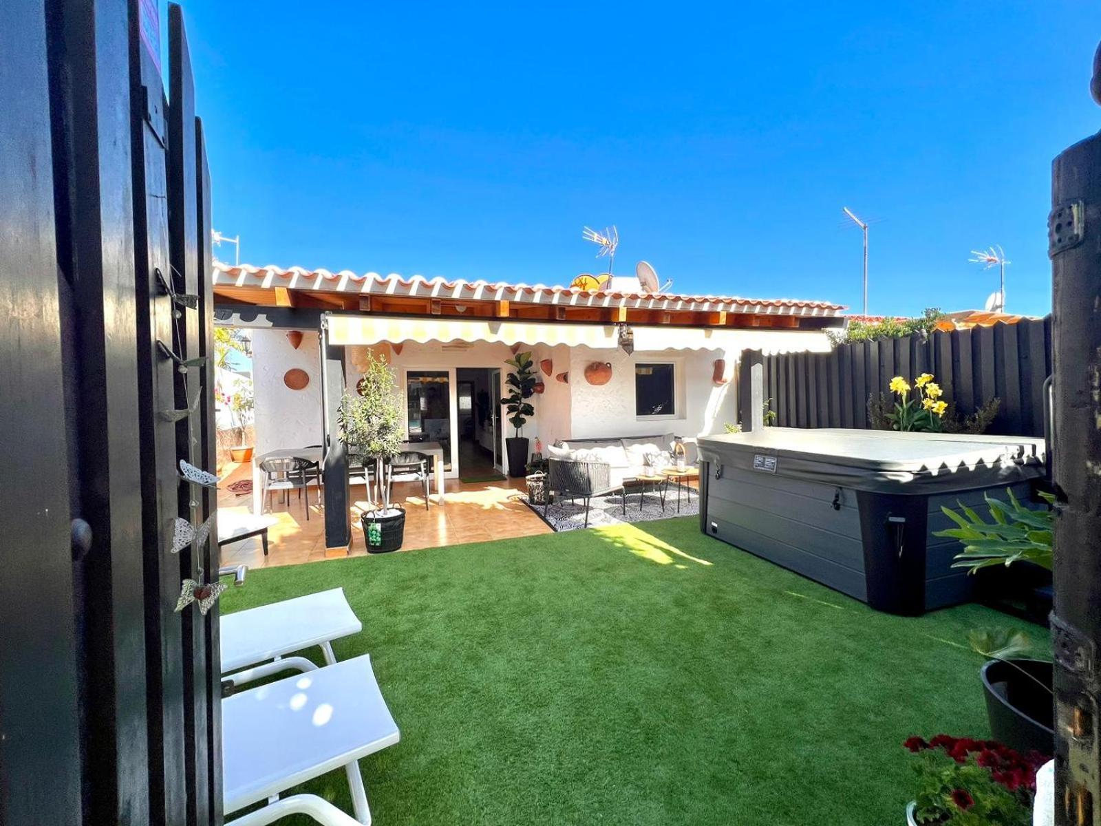 Oasis Beach Holiday Home With Jacuzzi Playa del Ingles  Exterior photo